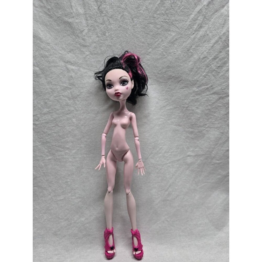 Monster High Frights Camera, Action! Hauntlywood Draculaura Doll- TLC